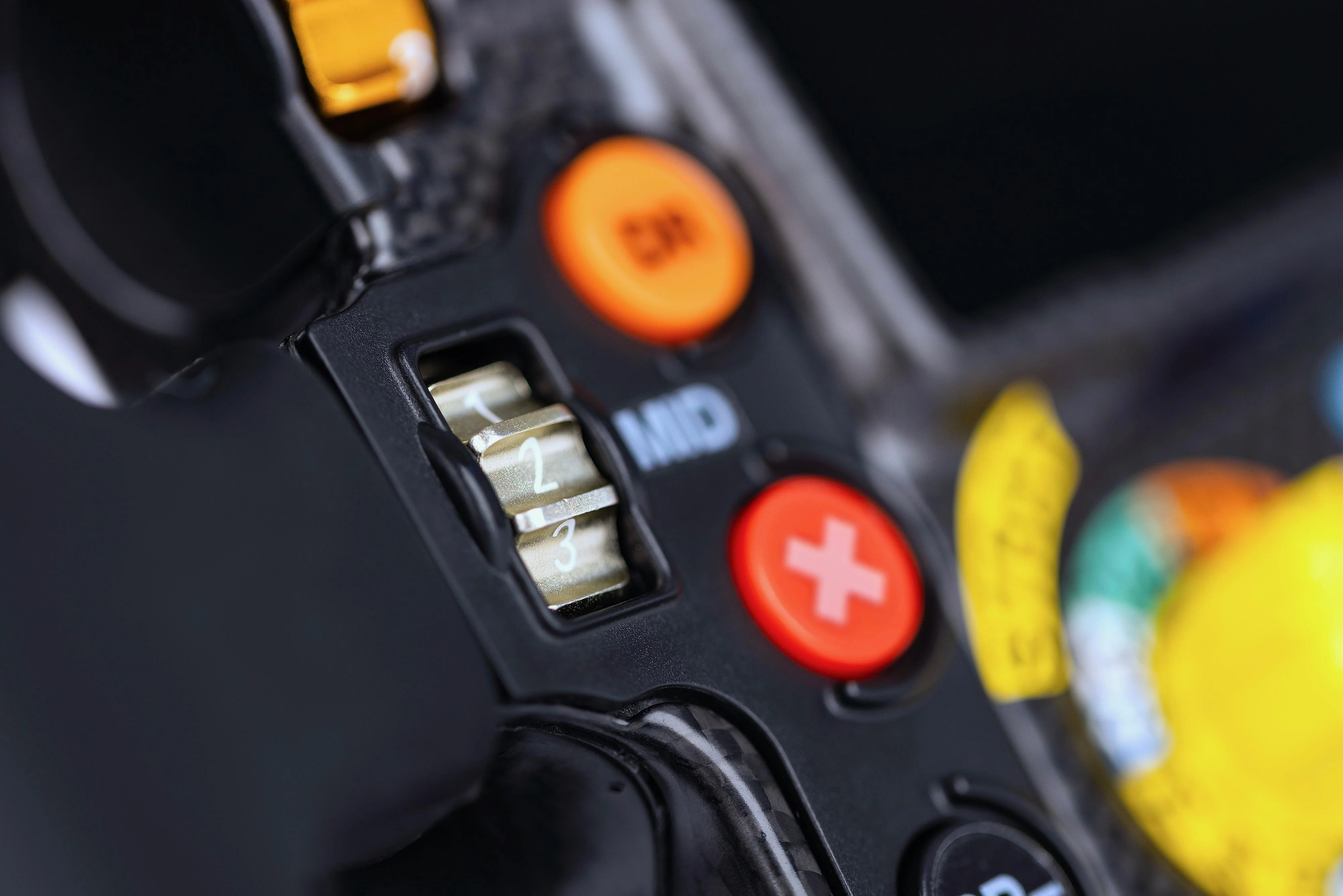 Mercedes-AMG PETRONAS Formula One Team Sim Racing Steering Wheel (2024/2025) - Image 8